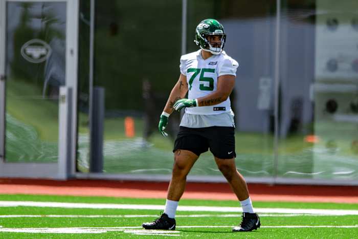 OL Alijah Vera-Tucker at Jets' OTAs in 2021